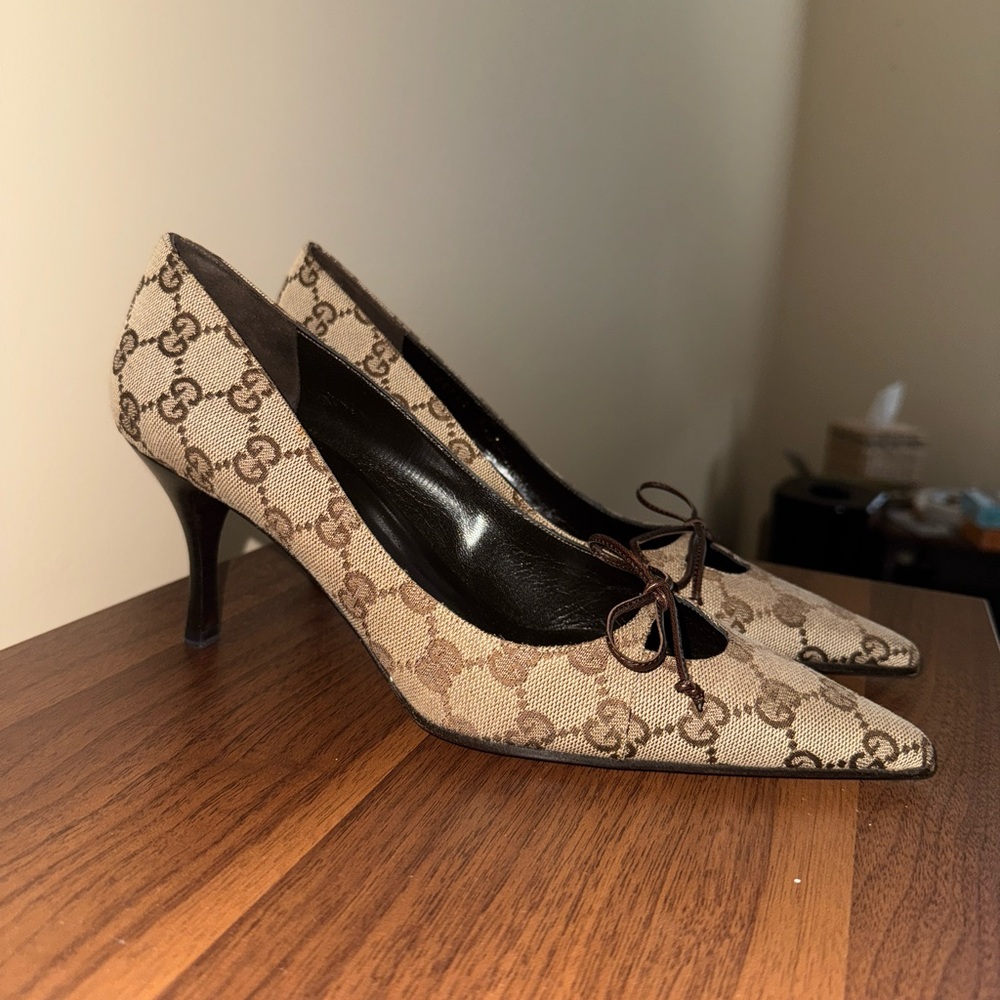 Vintage Gucci Monogram heels - Picture 2 of 4